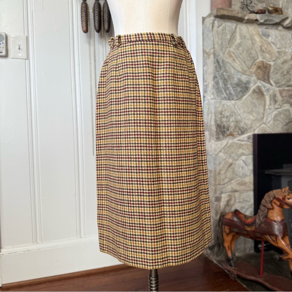1960s Wool Houndstooth Plaid Vintage Shin Length Skirt